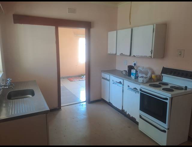 3 BEDROOM HOUSE FOR SALE IN OOS EINDE